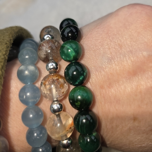 10mm Green Tiger Eye Bracelet - Picture 6 of 10